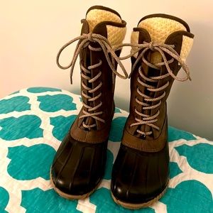Cute lace up winter boot!